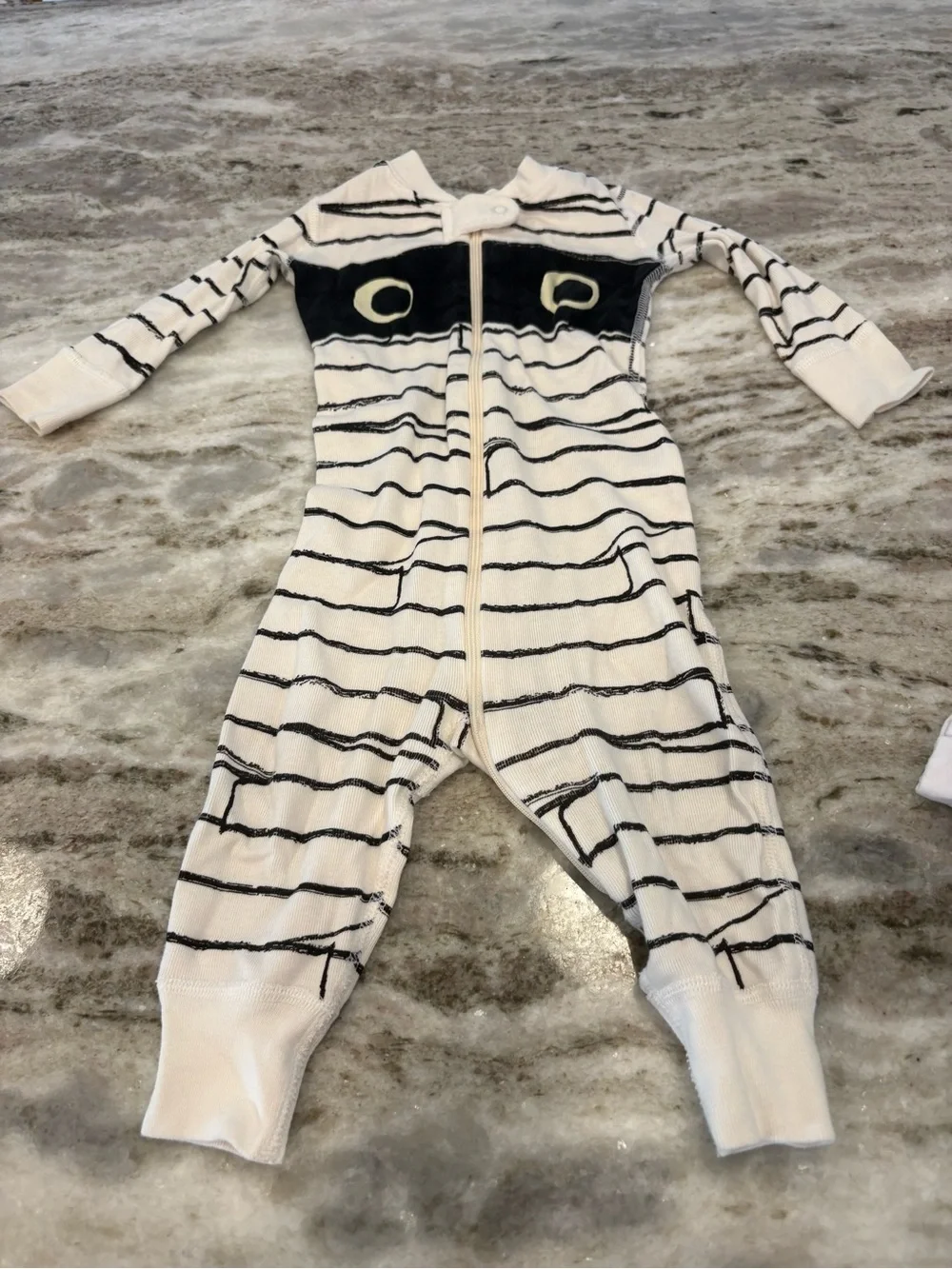 Hanna Andersson Halloween mummy Cream & Black Striped Zip Front Footie 6-12 m